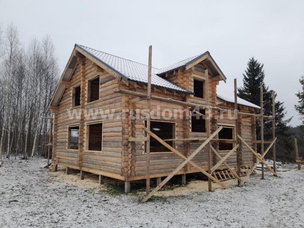 Деревянный дом из бревна ручной рубки Шабалинский р-н