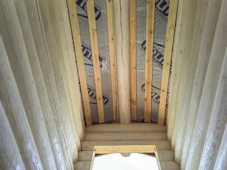 Утепление потолка в деревянном доме ручной рубки Киров