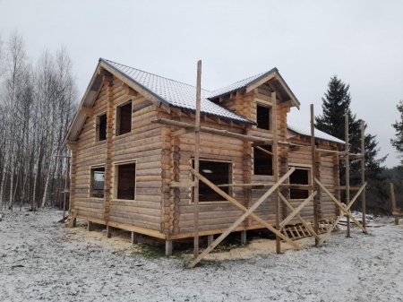 Деревянный дом из бревна ручной рубки Шабалинский р-н